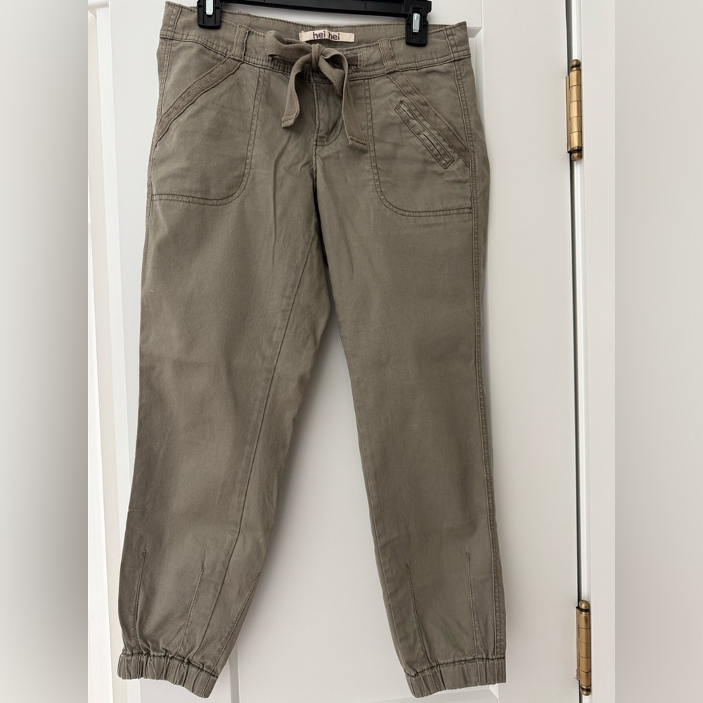 NWOT Hei Hei Anthropologie Green Cropped Joggers, Size 2